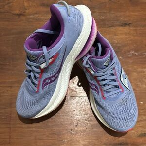 Saucony Triumph women’s size 8